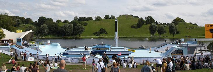 schwimmende Skatepark des Red Bull Pool Drop bei Munich Mash (&copy;Foto: Ingrid Grossmann)